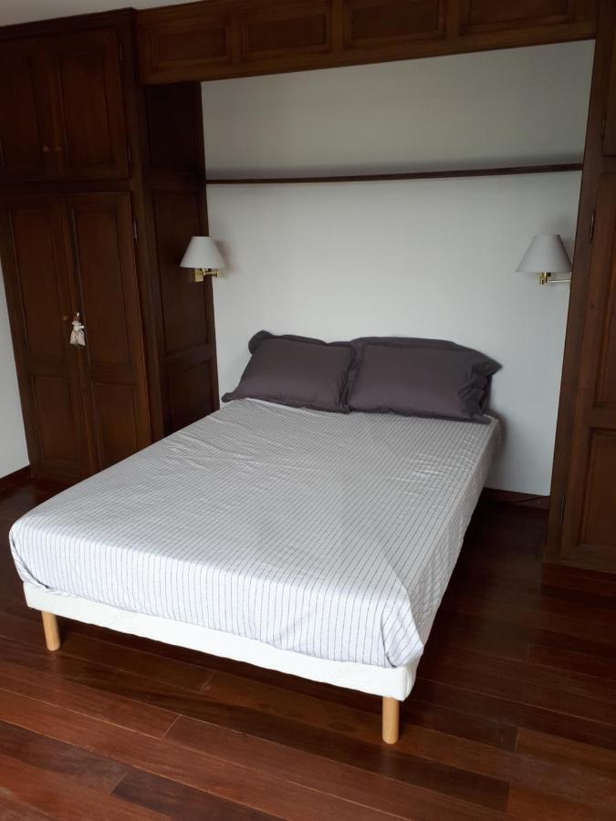 L'Oustaou De L'Estama Bed & Breakfast Rocbaron ภายนอก รูปภาพ