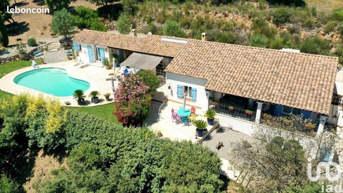 L'Oustaou De L'Estama Bed & Breakfast Rocbaron ภายนอก รูปภาพ